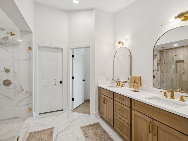 A Luxe Lakefront Escape Above Tim’s Ford - Winchester, Tennessee