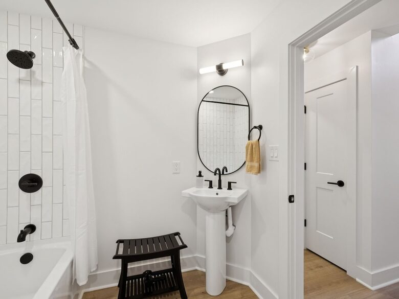 A Luxe Lakefront Escape Above Tim’s Ford - Winchester, Tennessee