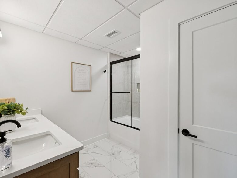 A Luxe Lakefront Escape Above Tim’s Ford - Winchester, Tennessee