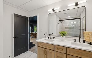 A Luxe Lakefront Escape Above Tim’s Ford - Winchester, Tennessee