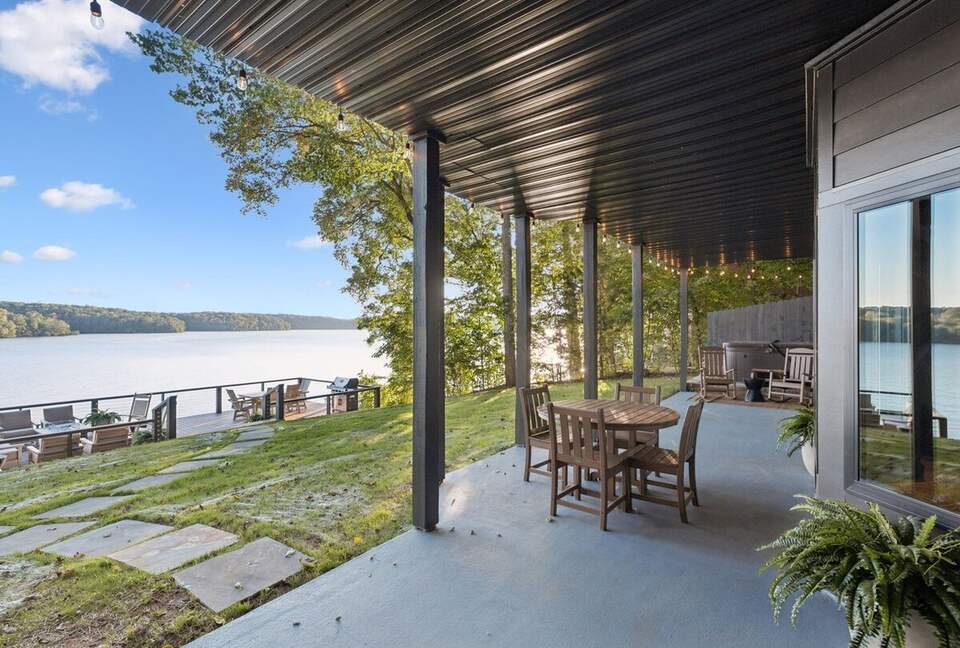 A Luxe Lakefront Escape Above Tim’s Ford - Winchester, Tennessee
