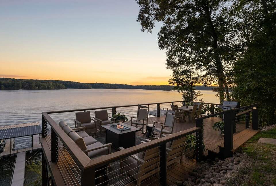 A Luxe Lakefront Escape Above Tim’s Ford - Winchester, Tennessee