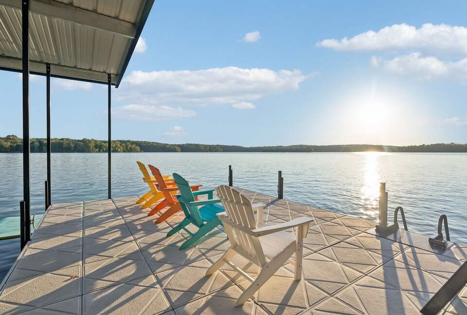 A Luxe Lakefront Escape Above Tim’s Ford - Winchester, Tennessee