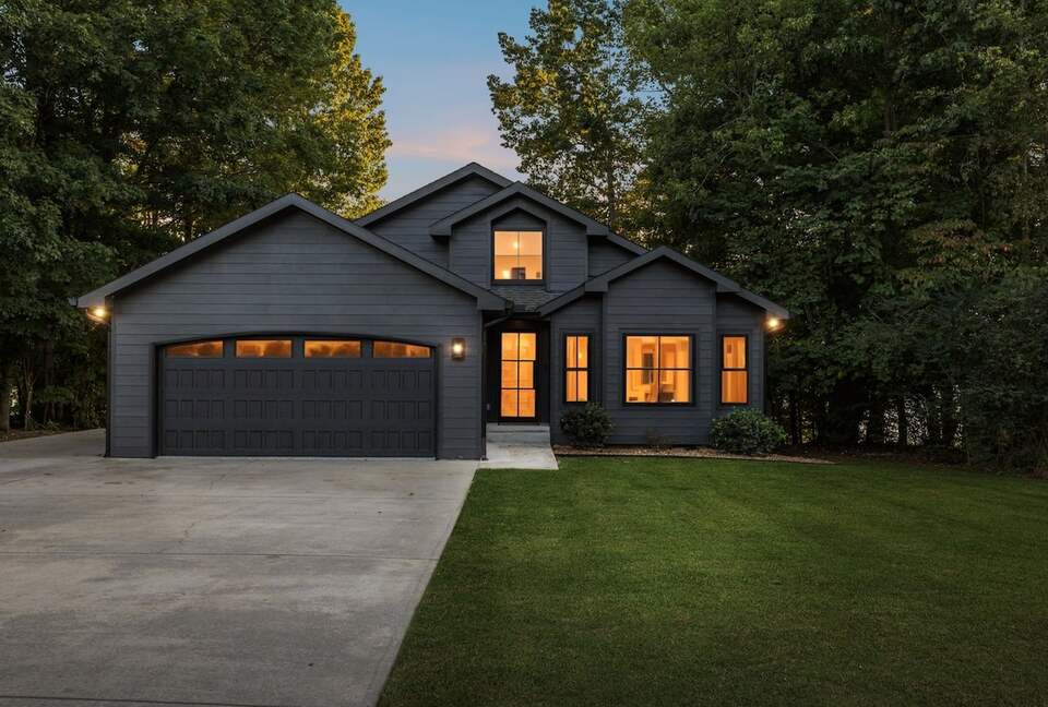 A Luxe Lakefront Escape Above Tim’s Ford - Winchester, Tennessee