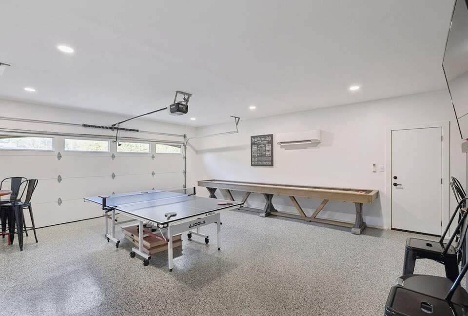 A Luxe Lakefront Escape Above Tim’s Ford - Winchester, Tennessee