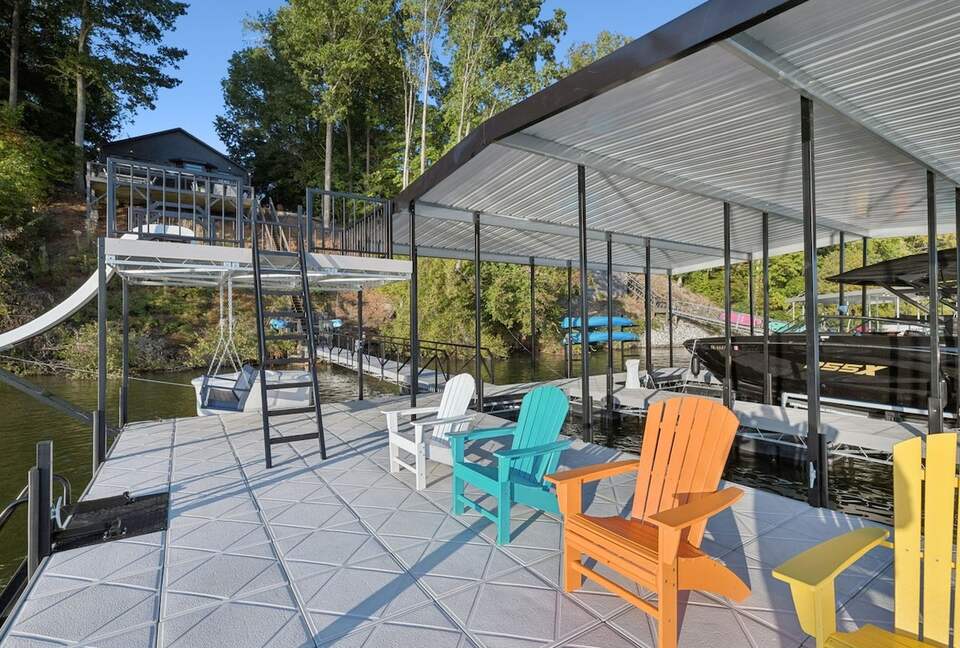 A Luxe Lakefront Escape Above Tim’s Ford - Winchester, Tennessee