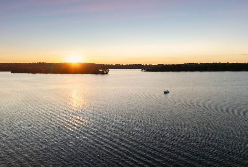 A Luxe Lakefront Escape Above Tim’s Ford - Winchester, Tennessee