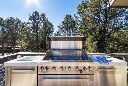 Red Rock Wellness Retreat with Private Guest House - Sedona, Arizona