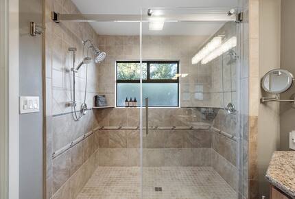 Red Rock Wellness Retreat with Private Guest House - Sedona, Arizona