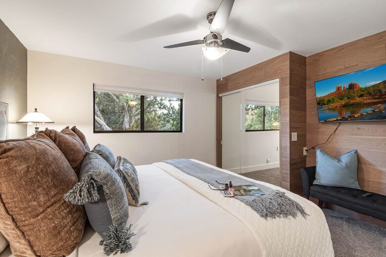 Red Rock Wellness Retreat with Private Guest House - Sedona, Arizona