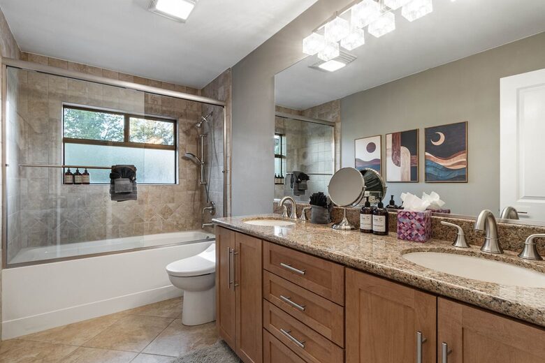 Red Rock Wellness Retreat with Private Guest House - Sedona, Arizona