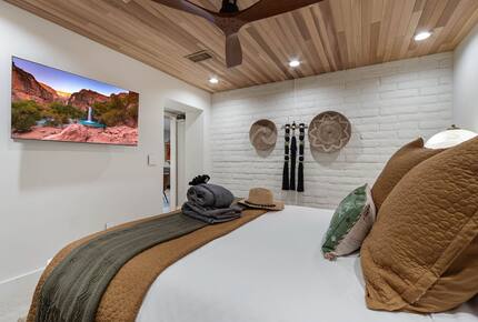 Red Rock Wellness Retreat with Private Guest House - Sedona, Arizona