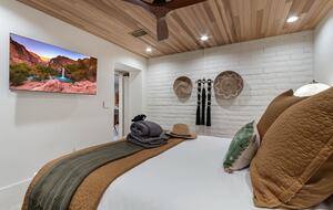 Red Rock Wellness Retreat with Private Guest House - Sedona, Arizona