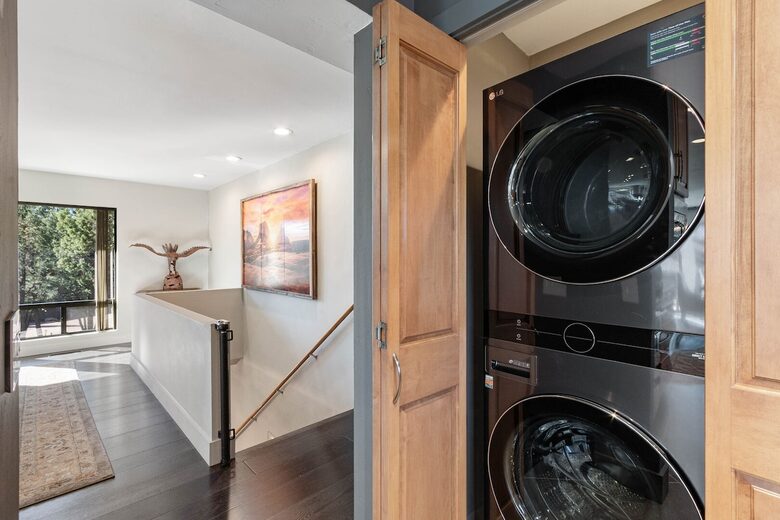 Red Rock Wellness Retreat with Private Guest House - Sedona, Arizona