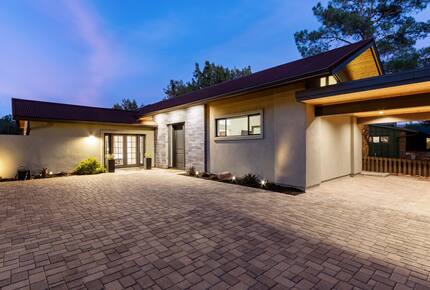 Red Rock Wellness Retreat with Private Guest House - Sedona, Arizona