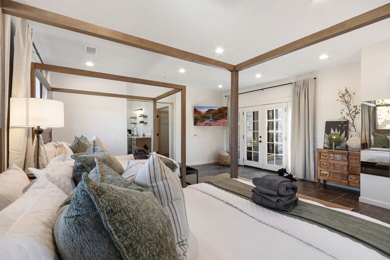 Red Rock Wellness Retreat with Private Guest House - Sedona, Arizona