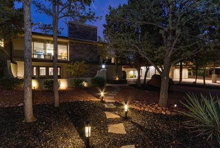 Red Rock Wellness Retreat with Private Guest House - Sedona, Arizona