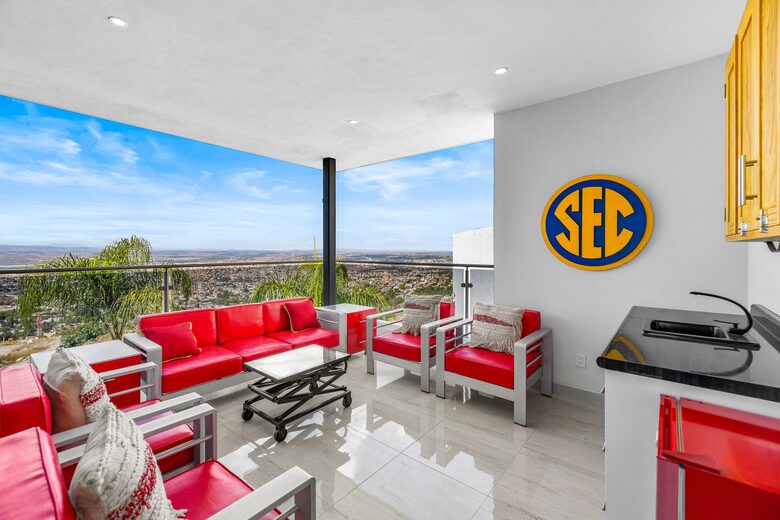 Front-Row Panorama over San Miguel - San Miguel de Allende, Mexico