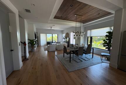 Island Living Near Whitney Beach - Longboat Key, Florida