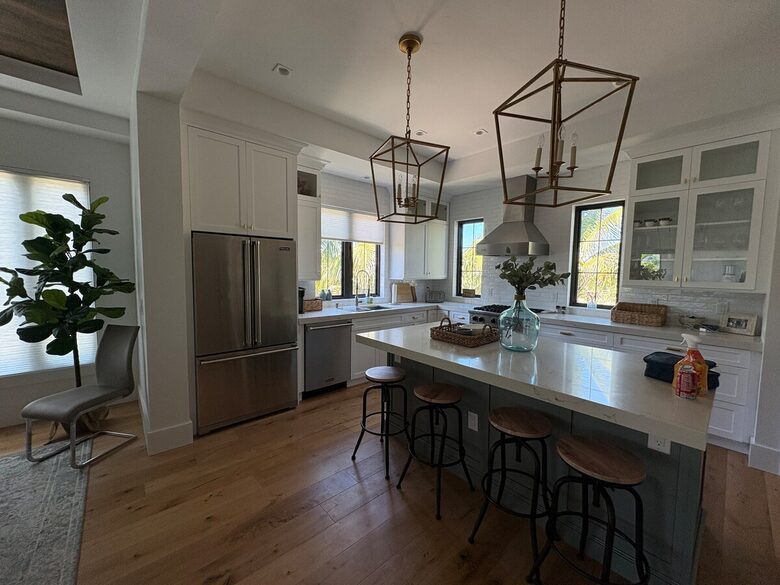 Island Living Near Whitney Beach - Longboat Key, Florida