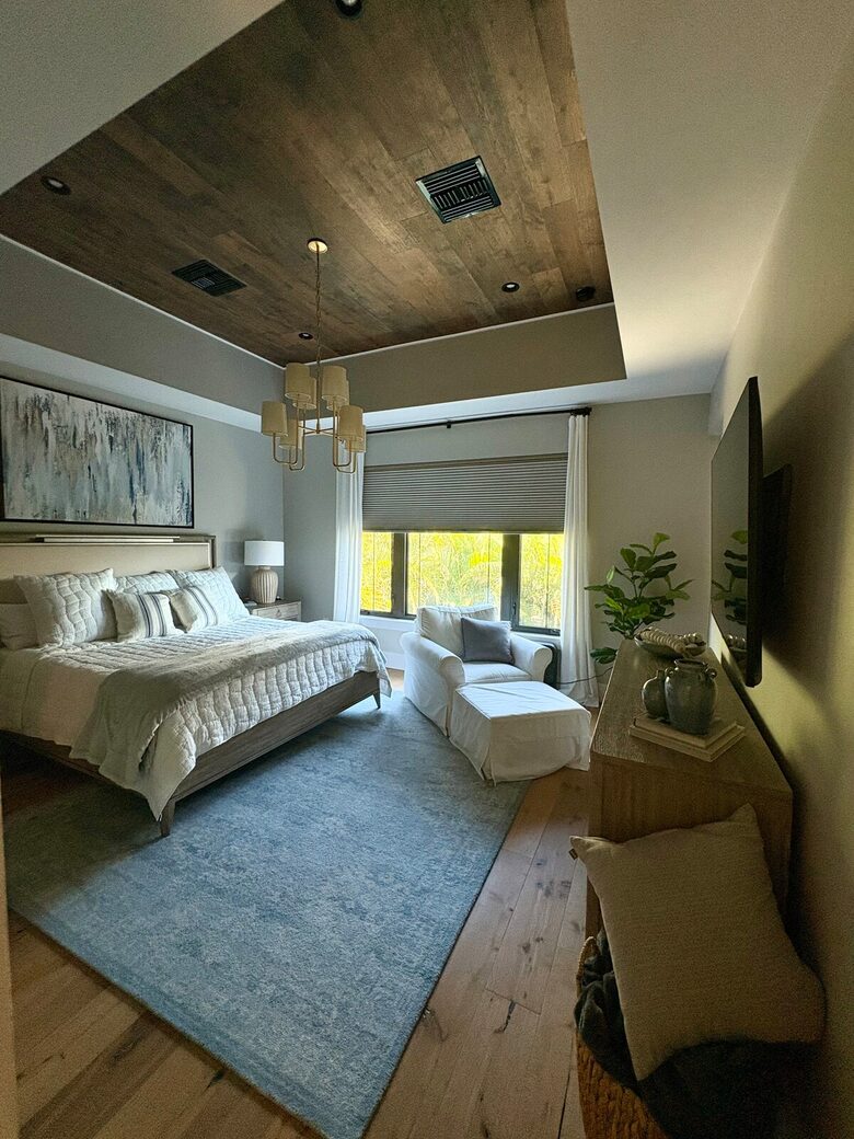 Island Living Near Whitney Beach - Longboat Key, Florida