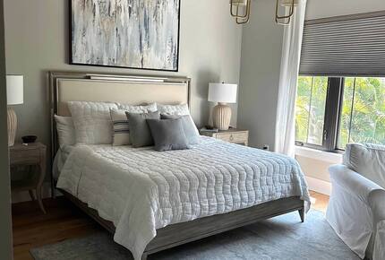 Island Living Near Whitney Beach - Longboat Key, Florida