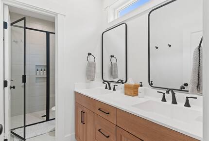 Luxury Ocean & Sound Escape Steps from The Point - Oak Island, North Carolina