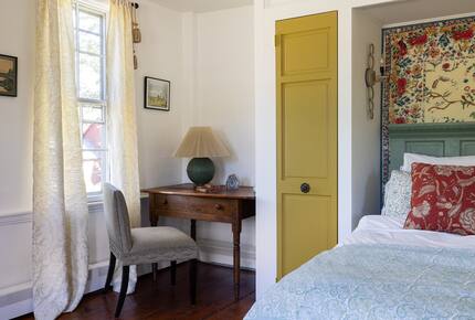 1792 Vermont Farmhouse Escape - Westminster, Vermont