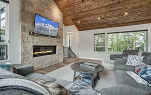 Slope-Side Breckenridge Designer Escape - Breckenridge, Colorado