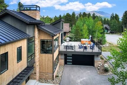 Slope-Side Breckenridge Designer Escape - Breckenridge, Colorado