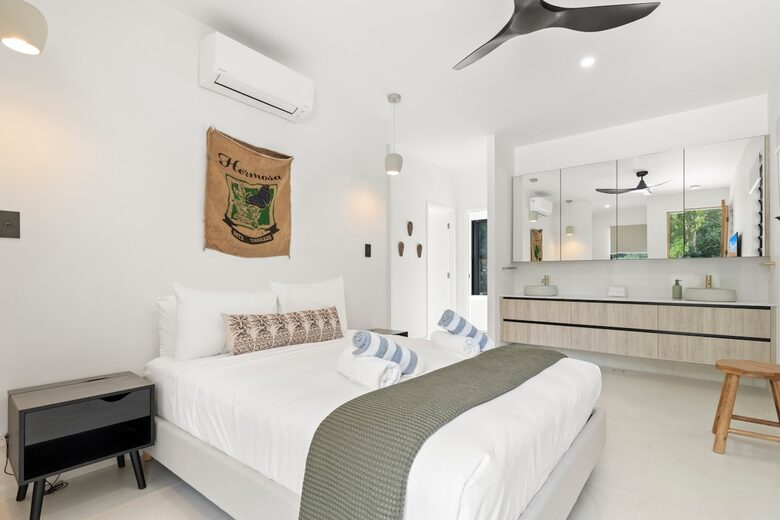 A Private Rainforest Hideaway Steps from Palm Cove Beach - Palm Cove, Australia