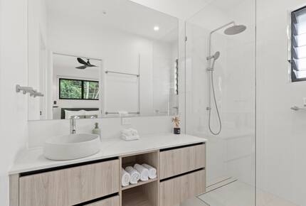 A Private Rainforest Hideaway Steps from Palm Cove Beach - Palm Cove, Australia