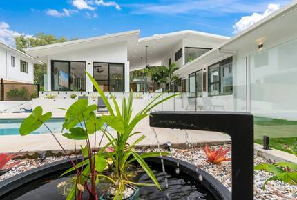 A Private Rainforest Hideaway Steps from Palm Cove Beach - Palm Cove, Australia