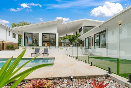 A Private Rainforest Hideaway Steps from Palm Cove Beach - Palm Cove, Australia