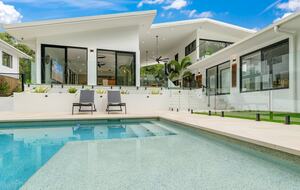 A Private Rainforest Hideaway Steps from Palm Cove Beach - Palm Cove, Australia