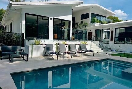 A Private Rainforest Hideaway Steps from Palm Cove Beach - Palm Cove, Australia