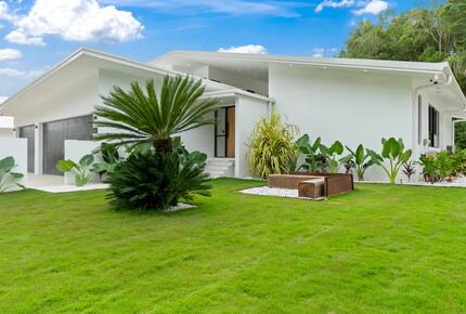 A Private Rainforest Hideaway Steps from Palm Cove Beach - Palm Cove, Australia