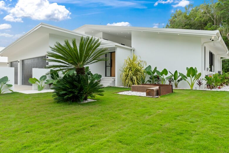 A Private Rainforest Hideaway Steps from Palm Cove Beach - Palm Cove, Australia