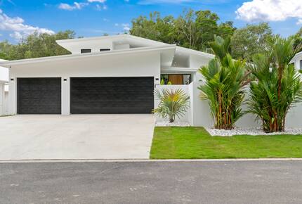 A Private Rainforest Hideaway Steps from Palm Cove Beach - Palm Cove, Australia