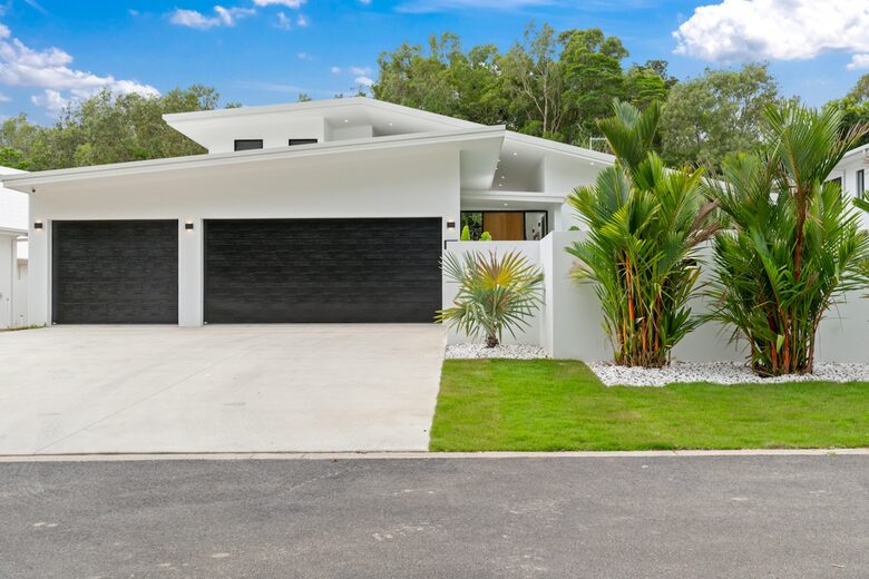 A Private Rainforest Hideaway Steps from Palm Cove Beach - Palm Cove, Australia