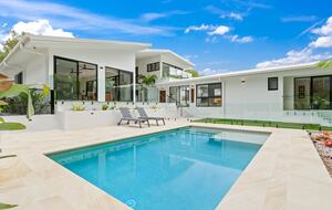 A Private Rainforest Hideaway Steps from Palm Cove Beach - Palm Cove, Australia