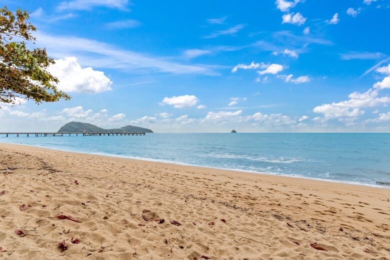 A Private Rainforest Hideaway Steps from Palm Cove Beach - Palm Cove, Australia