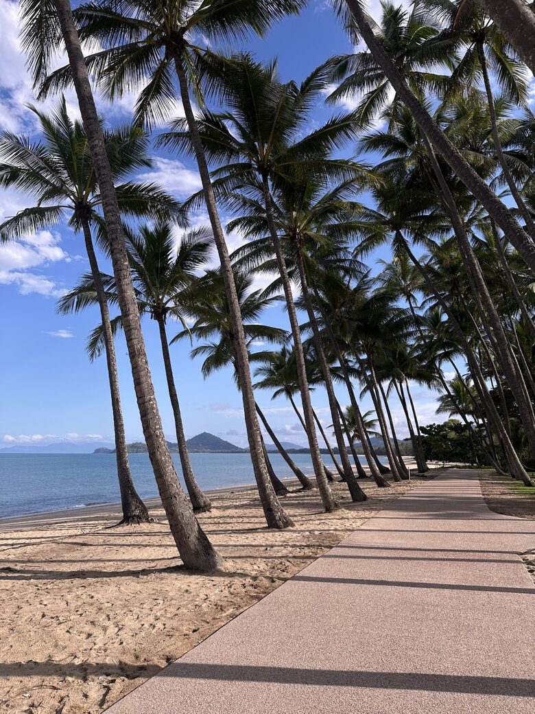 A Private Rainforest Hideaway Steps from Palm Cove Beach - Palm Cove, Australia