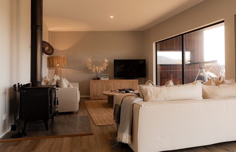 Dune-Top Beach House Overlooking Waubs Bay, Bicheno - Bicheno, Australia