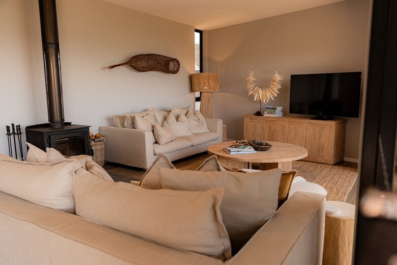 Dune-Top Beach House Overlooking Waubs Bay, Bicheno - Bicheno, Australia
