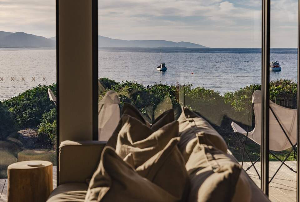 Dune-Top Beach House Overlooking Waubs Bay, Bicheno - Bicheno, Australia