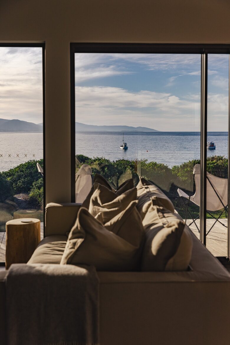 Dune-Top Beach House Overlooking Waubs Bay, Bicheno - Bicheno, Australia