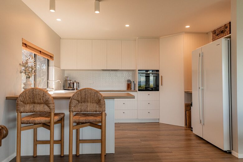 Dune-Top Beach House Overlooking Waubs Bay, Bicheno - Bicheno, Australia