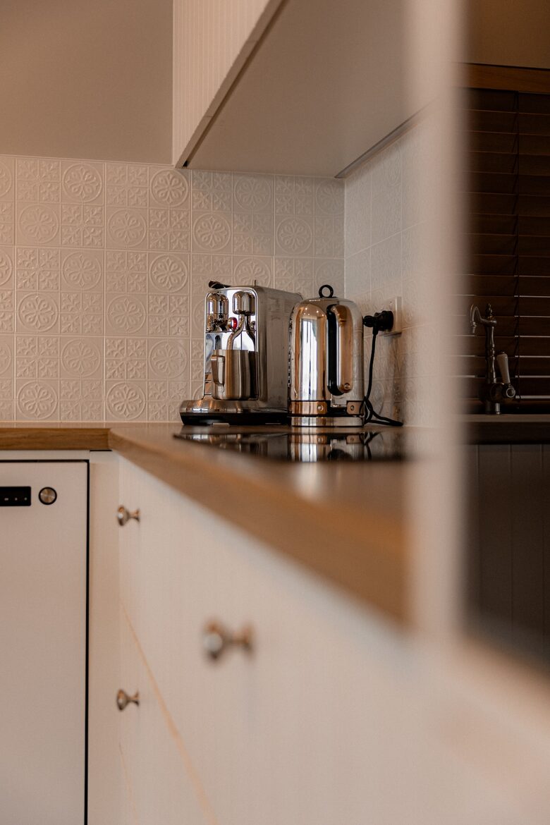 Dune-Top Beach House Overlooking Waubs Bay, Bicheno - Bicheno, Australia