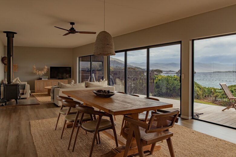Dune-Top Beach House Overlooking Waubs Bay, Bicheno - Bicheno, Australia